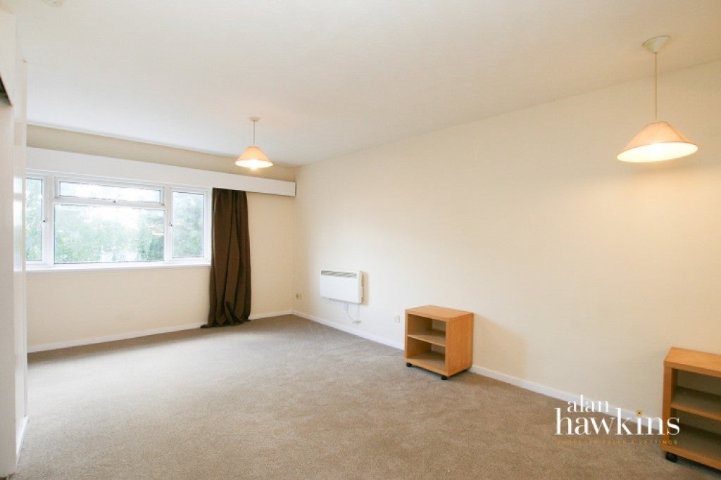 Flat Longleaze in Royal Wootton Bassett