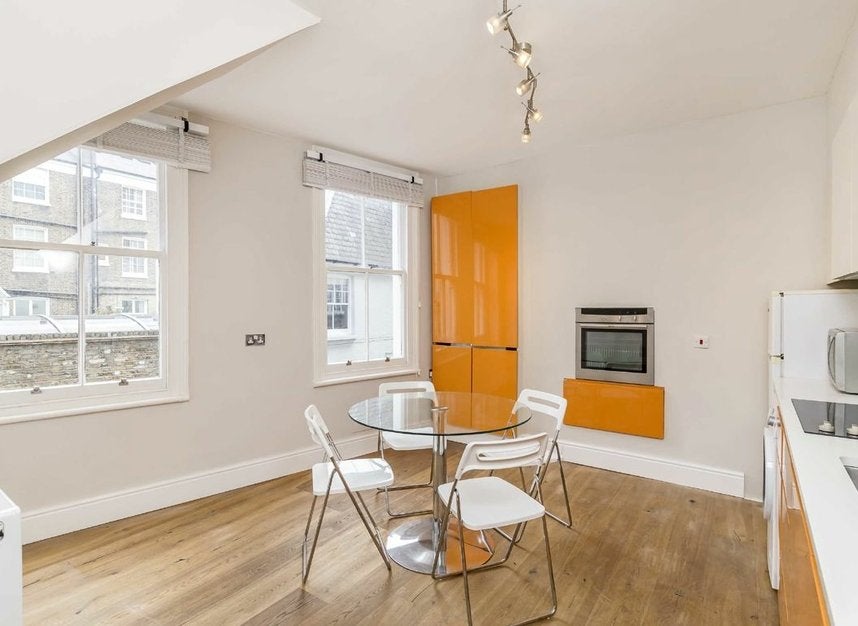 Flat Kensington Church Street in Greater London