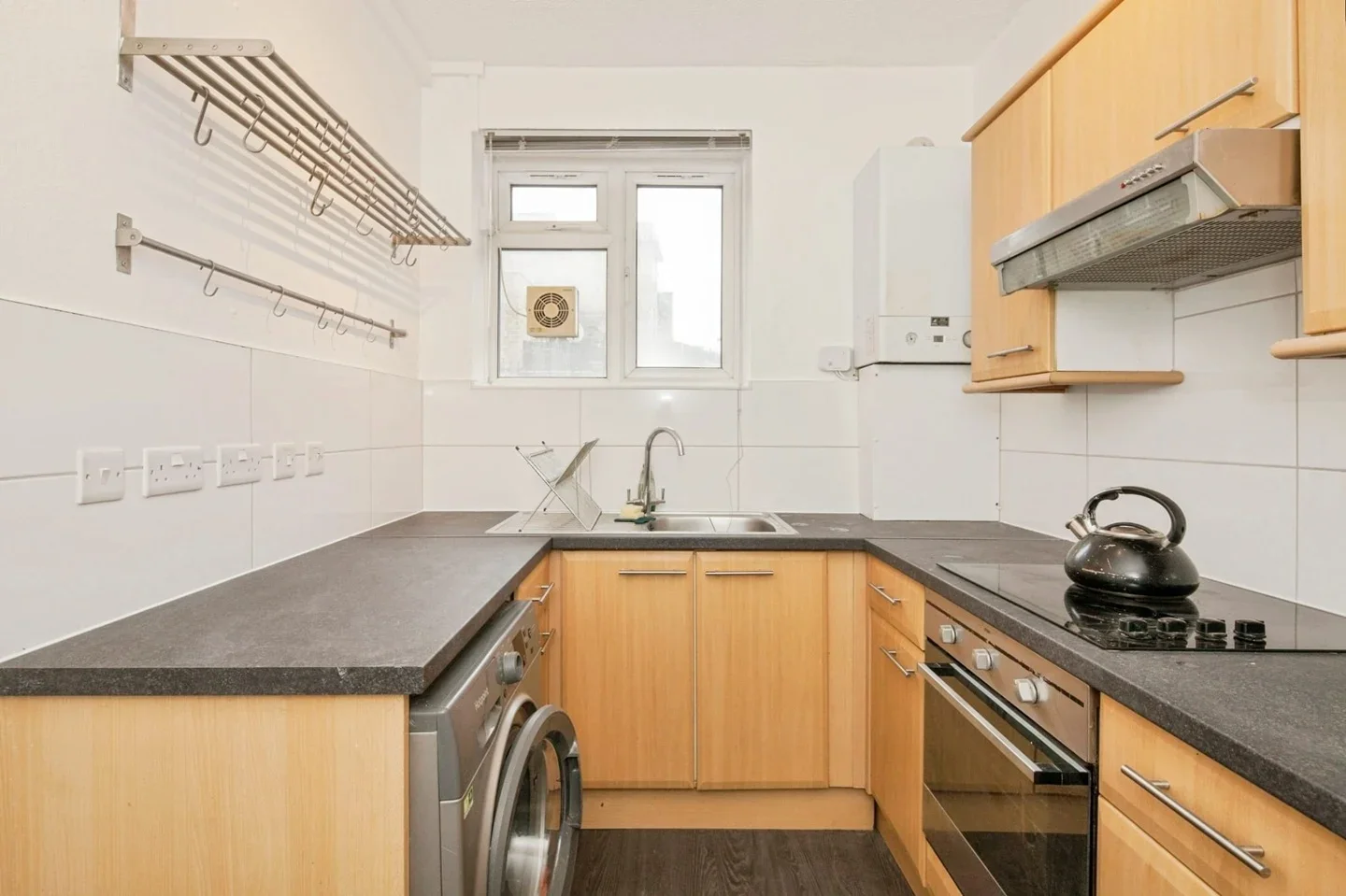 Room Triangle Place in Greater London