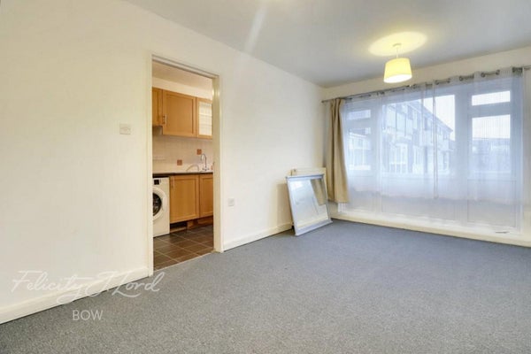 Flat Addington Road in London