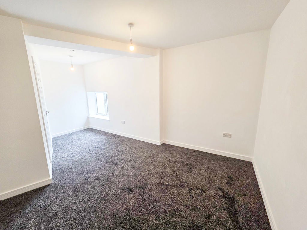 Flat Cardiff Road in Caerphilly