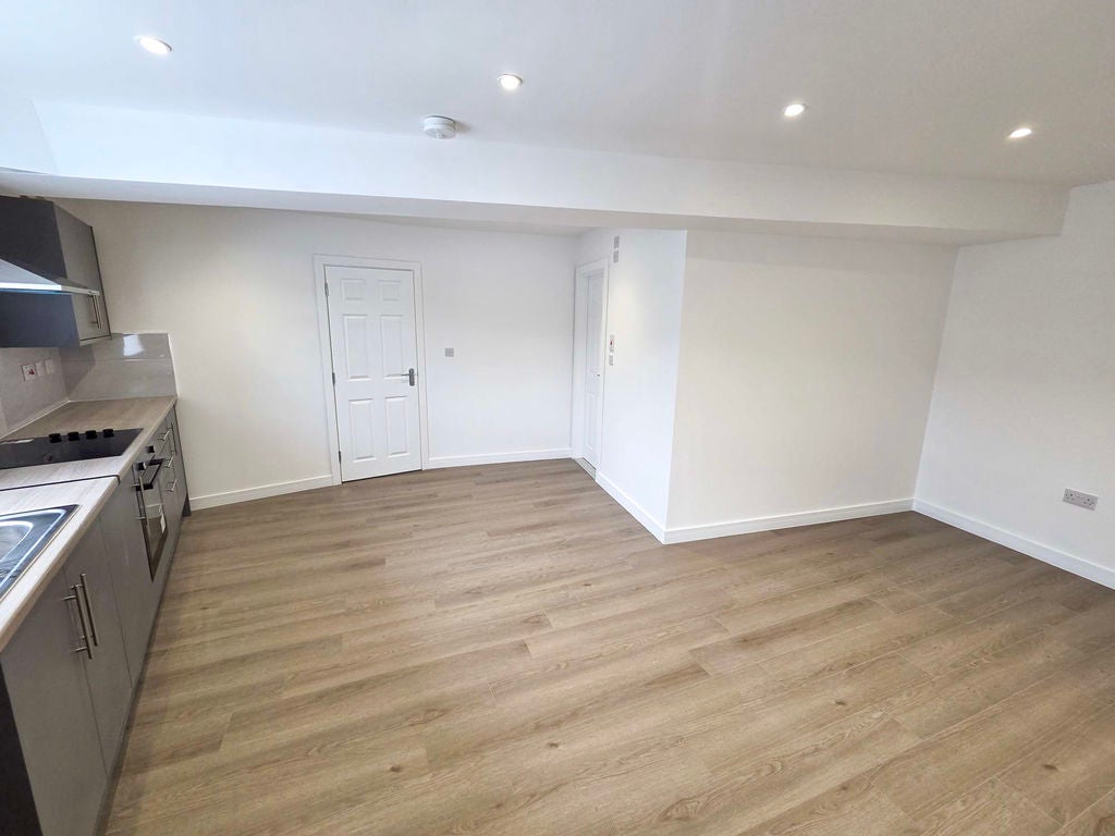 Flat Cardiff Road in Caerphilly