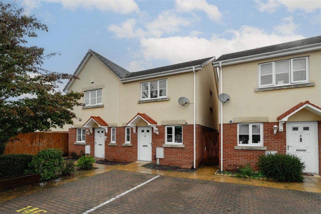 House Bullfinch Way in Tewkesbury