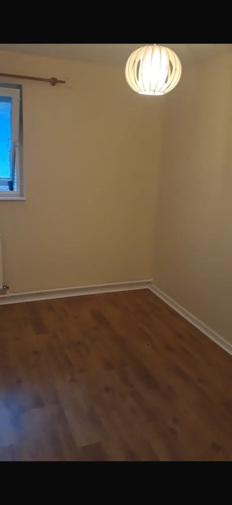 Flat Peckham Road in Greater London