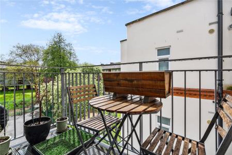 Room Heather Close in Greater London