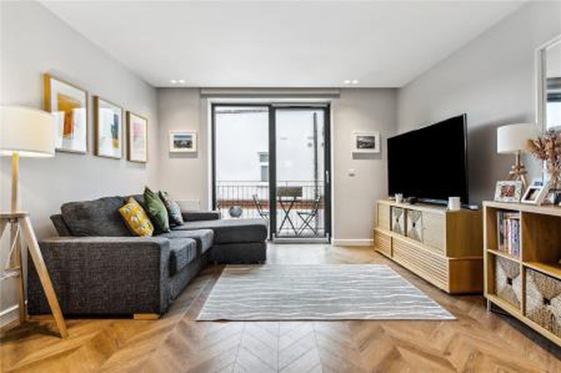 Room Heather Close in Greater London