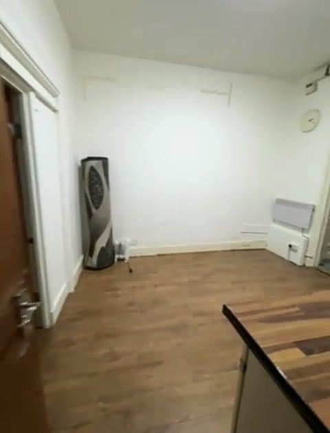 Flat Dunbar Road in Greater London
