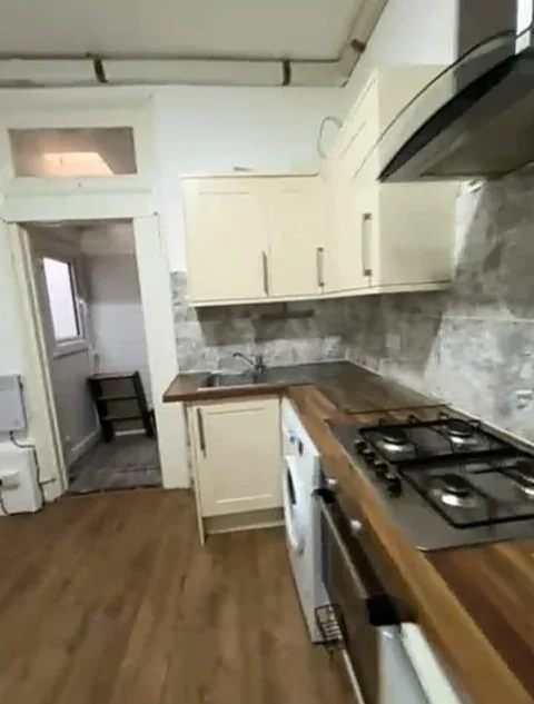 Flat Dunbar Road in Greater London