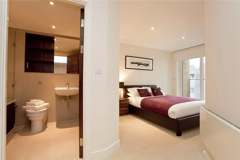 Flat Bromyard Avenue in Greater London