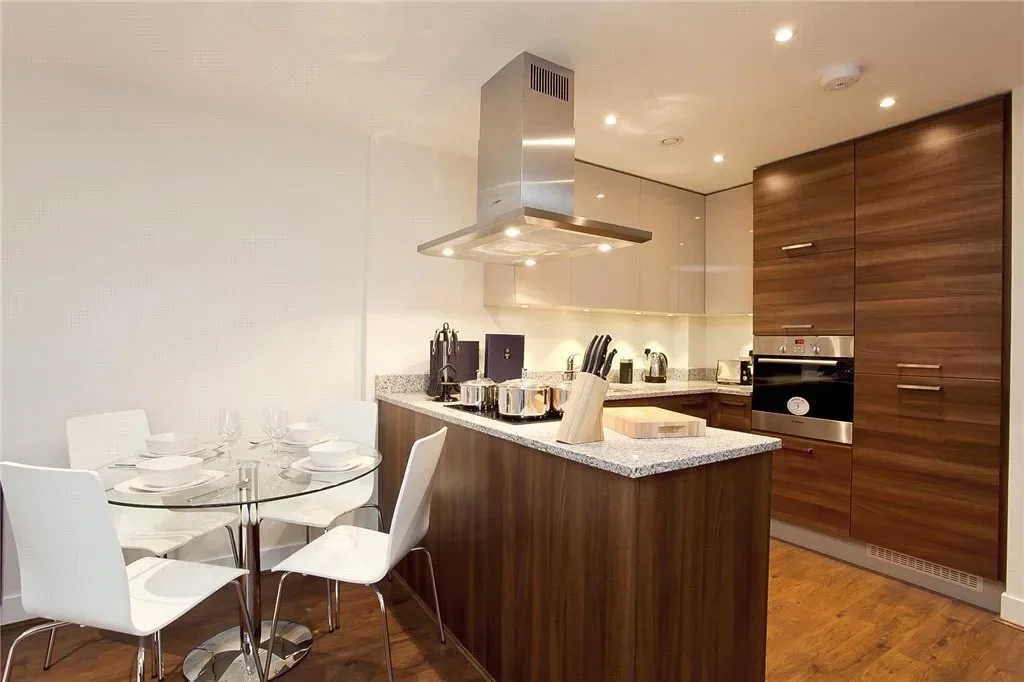 Flat Bromyard Avenue in Greater London