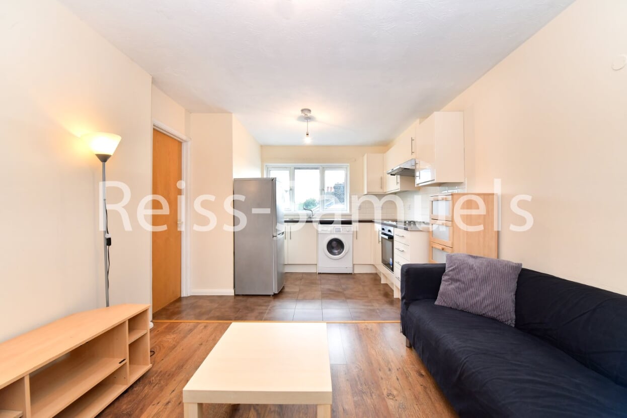 Flat Ambassador Square in Greater London