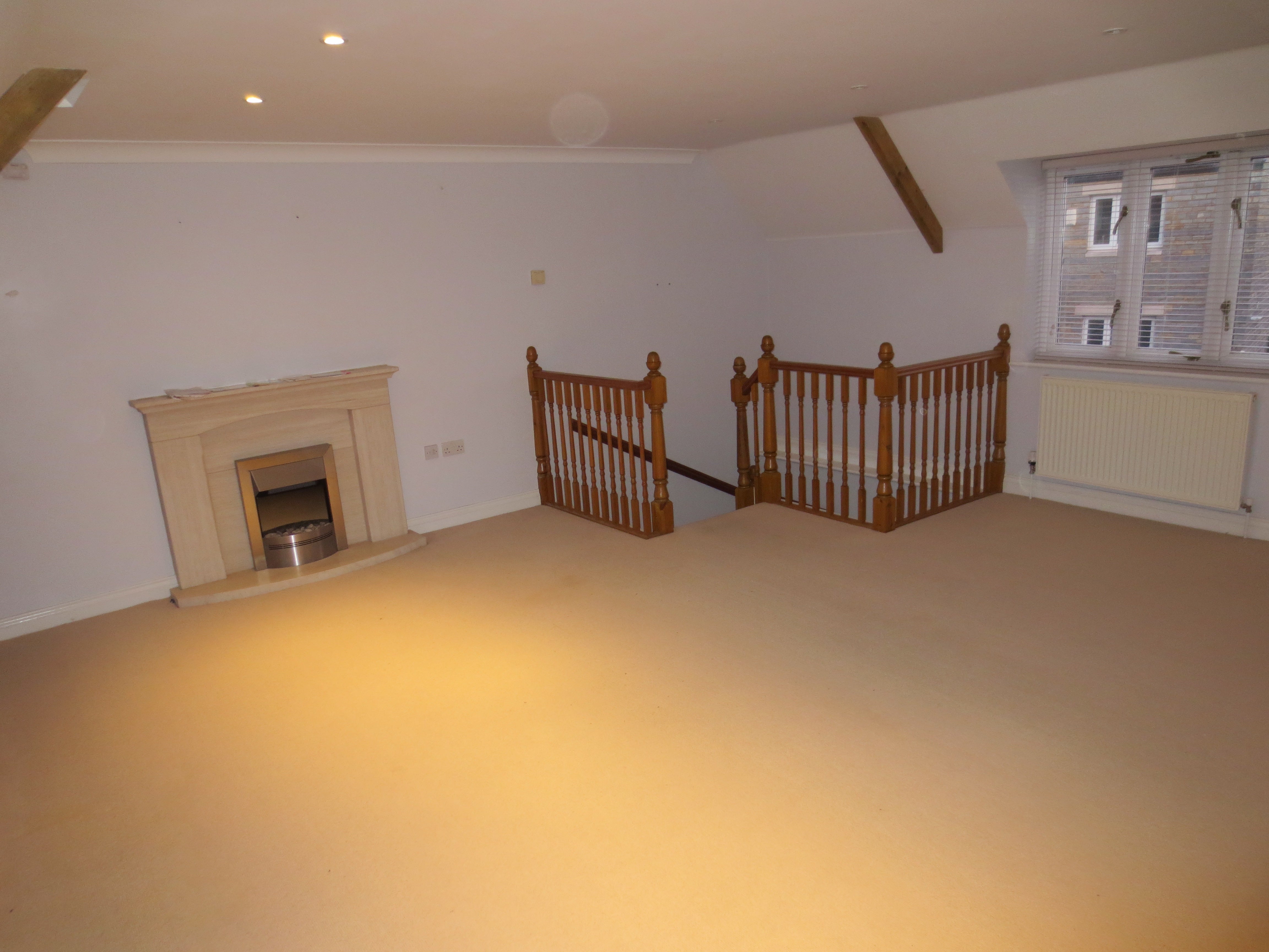 House Harding Court in Somerton