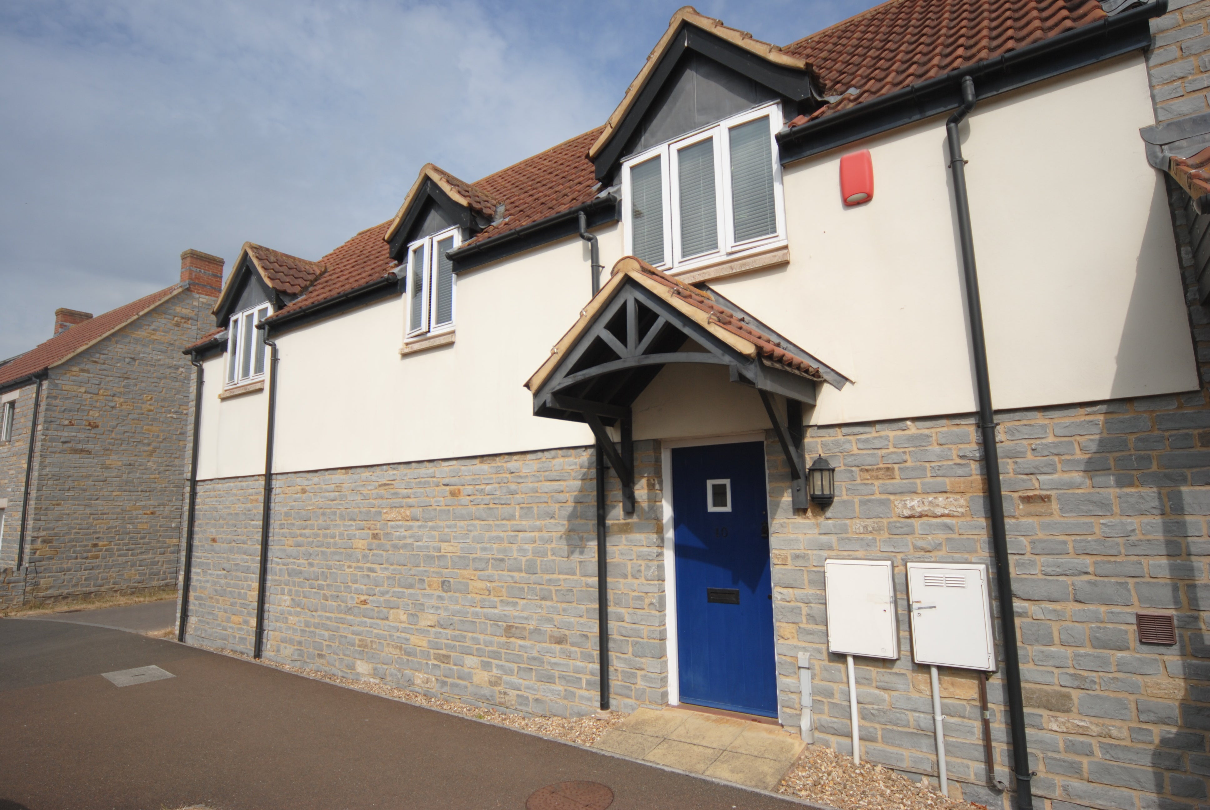 House Harding Court in Somerton