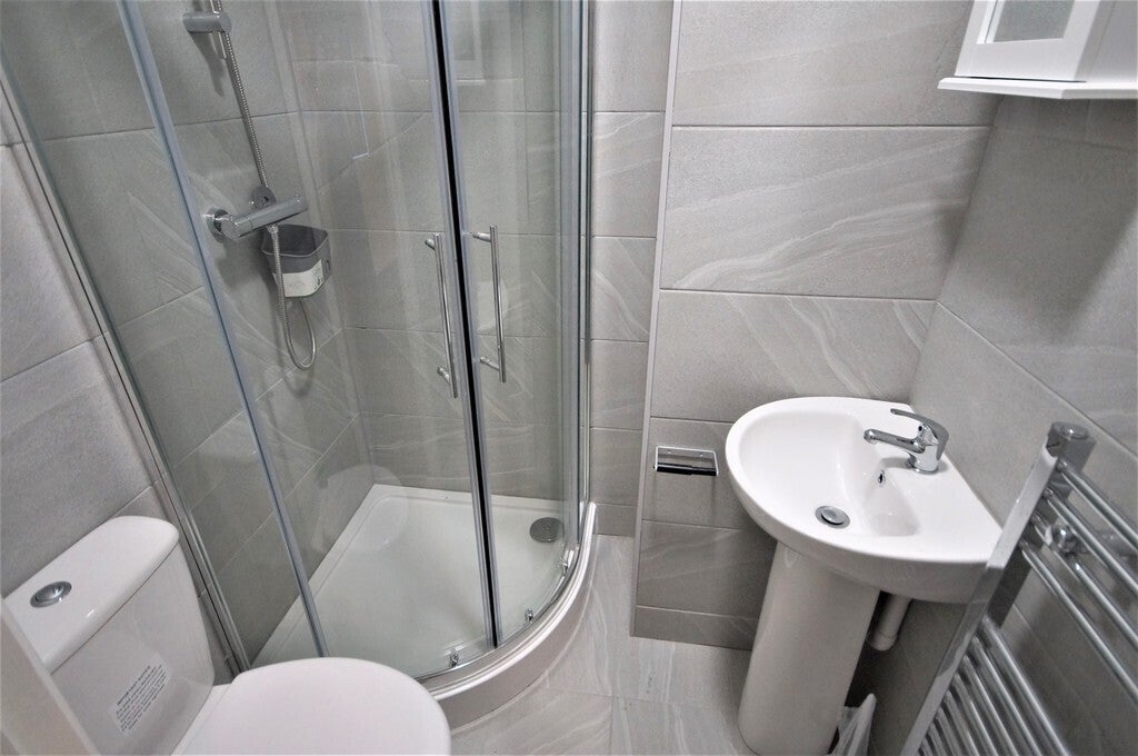 Room Henry Boteler Road in Coventry
