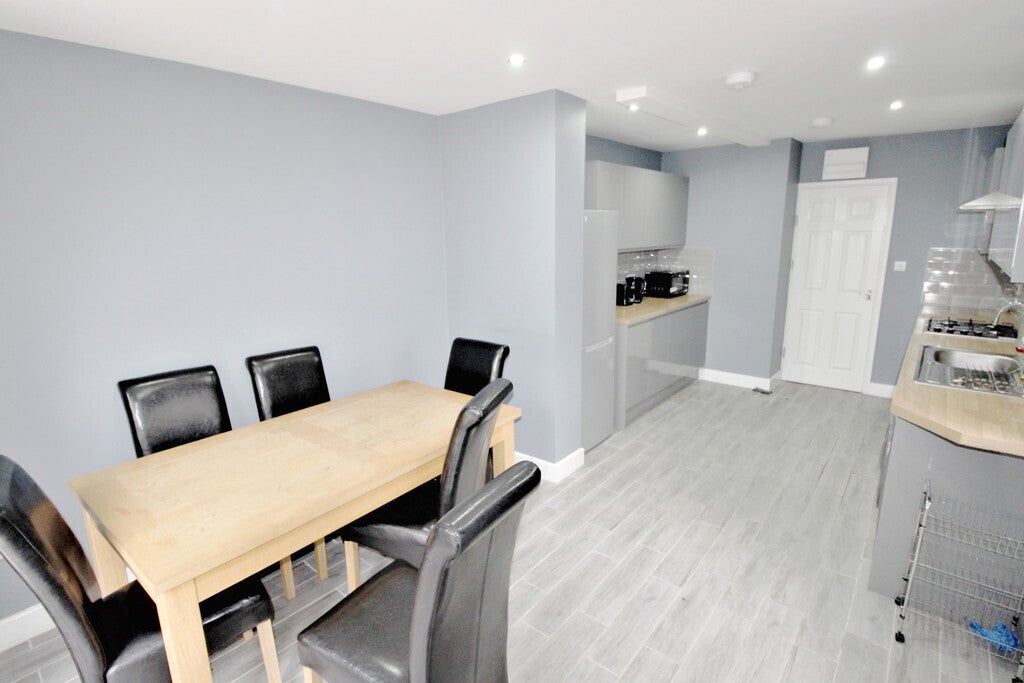 Room Henry Boteler Road in Coventry