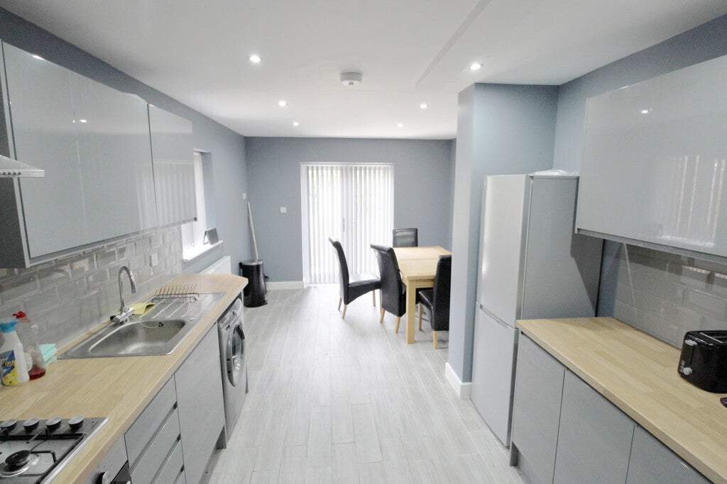 Room Henry Boteler Road in Coventry