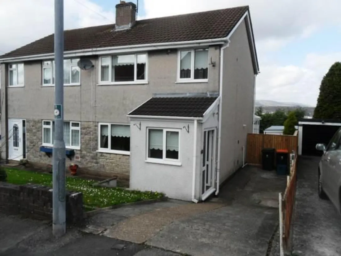 House Laurel Road in Rhiwderin