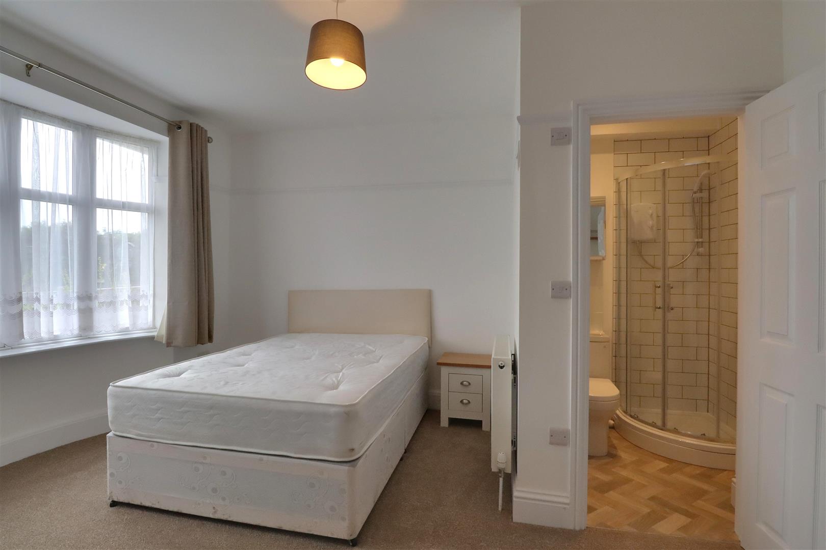 Room Upper Brighton Road in Adur