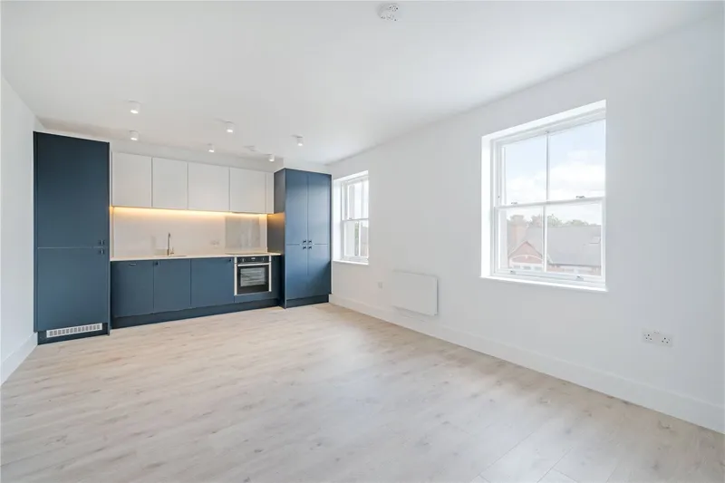Flat Burns Road in Greater London
