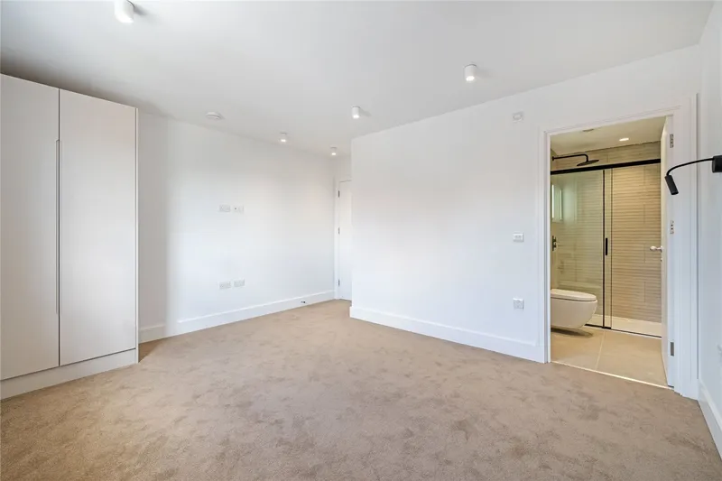 Flat Burns Road in Greater London