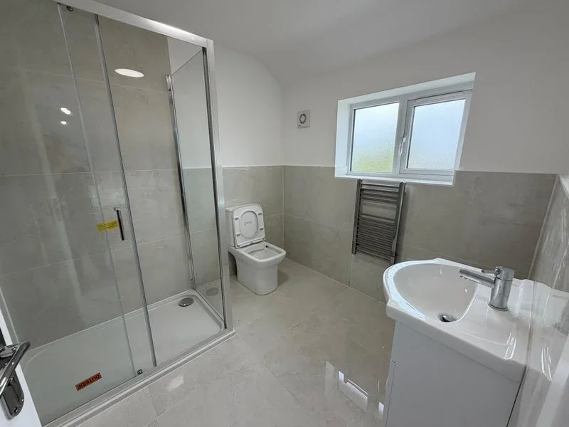 Room Hayhurst Road in Luton