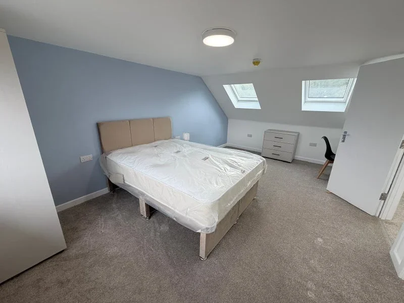 Room Hayhurst Road in Luton