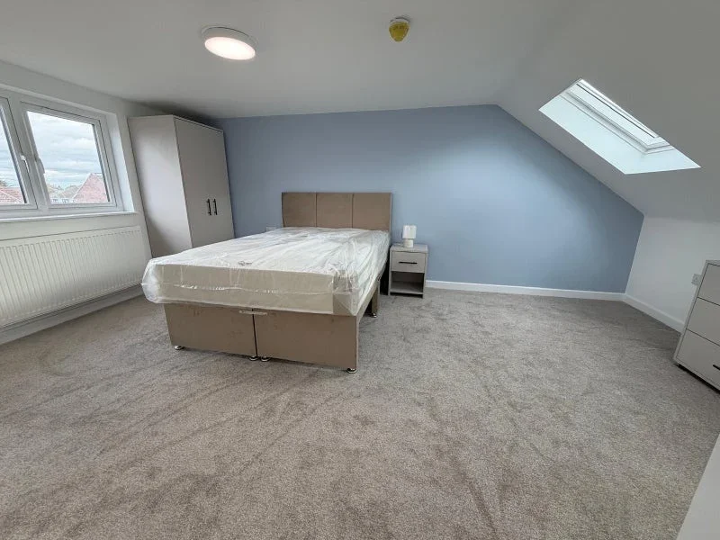 Room Hayhurst Road in Luton