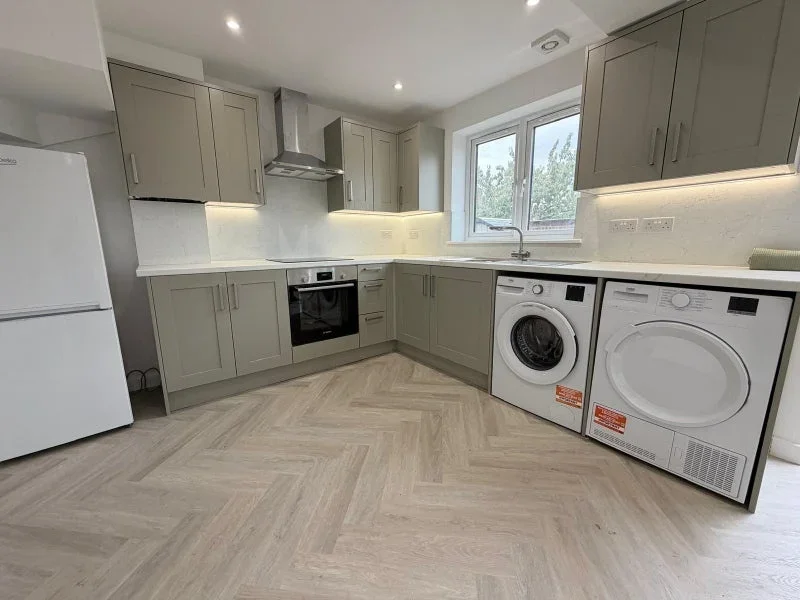 Room Hayhurst Road in Luton