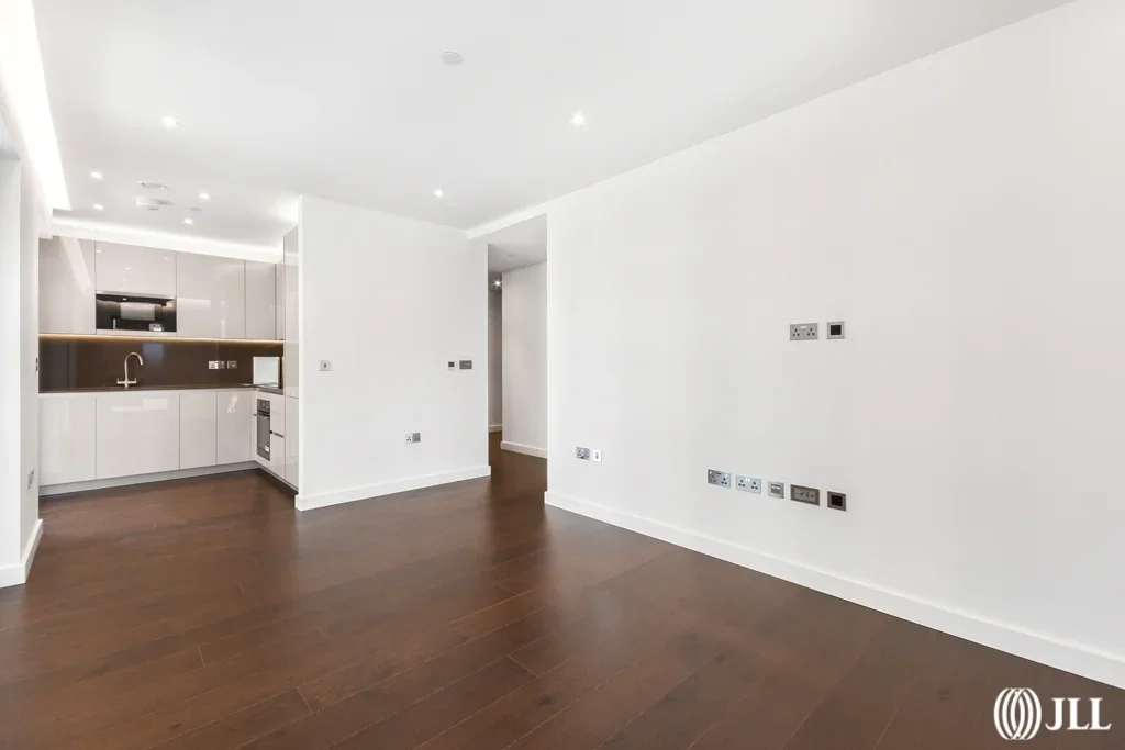 Flat Malthouse Road in Greater London