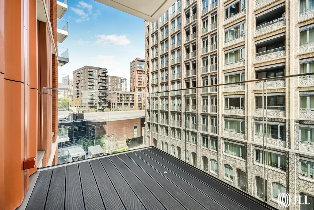 Flat Malthouse Road in Greater London