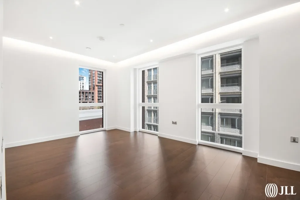 Flat Malthouse Road in Greater London