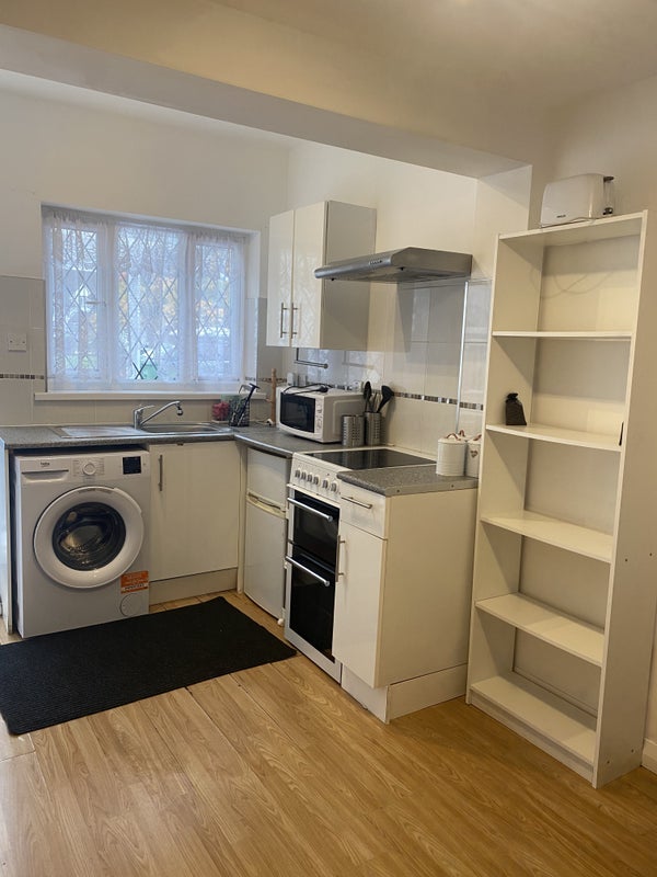 Flat Cedarhurst Drive in Greater London
