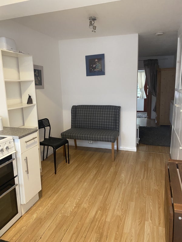 Flat Cedarhurst Drive in Greater London