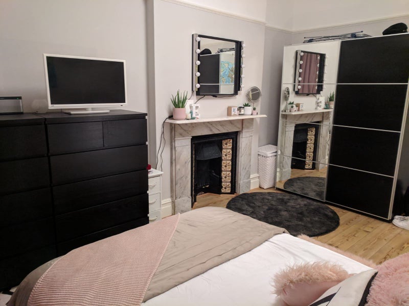 Room Thornbury Road in Greater London