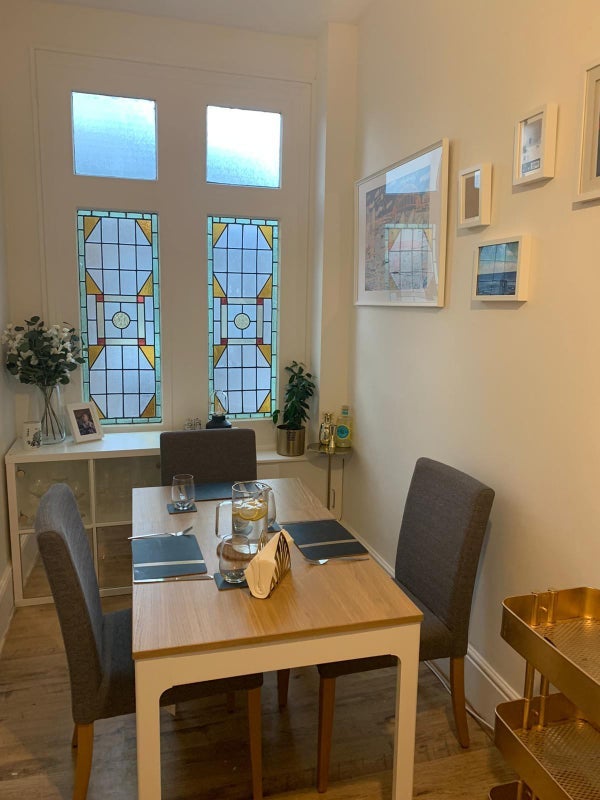 Room Thornbury Road in Greater London