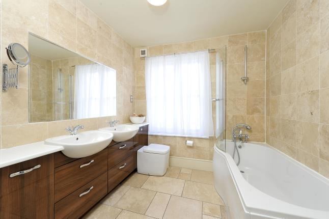 Room Thornbury Road in Greater London