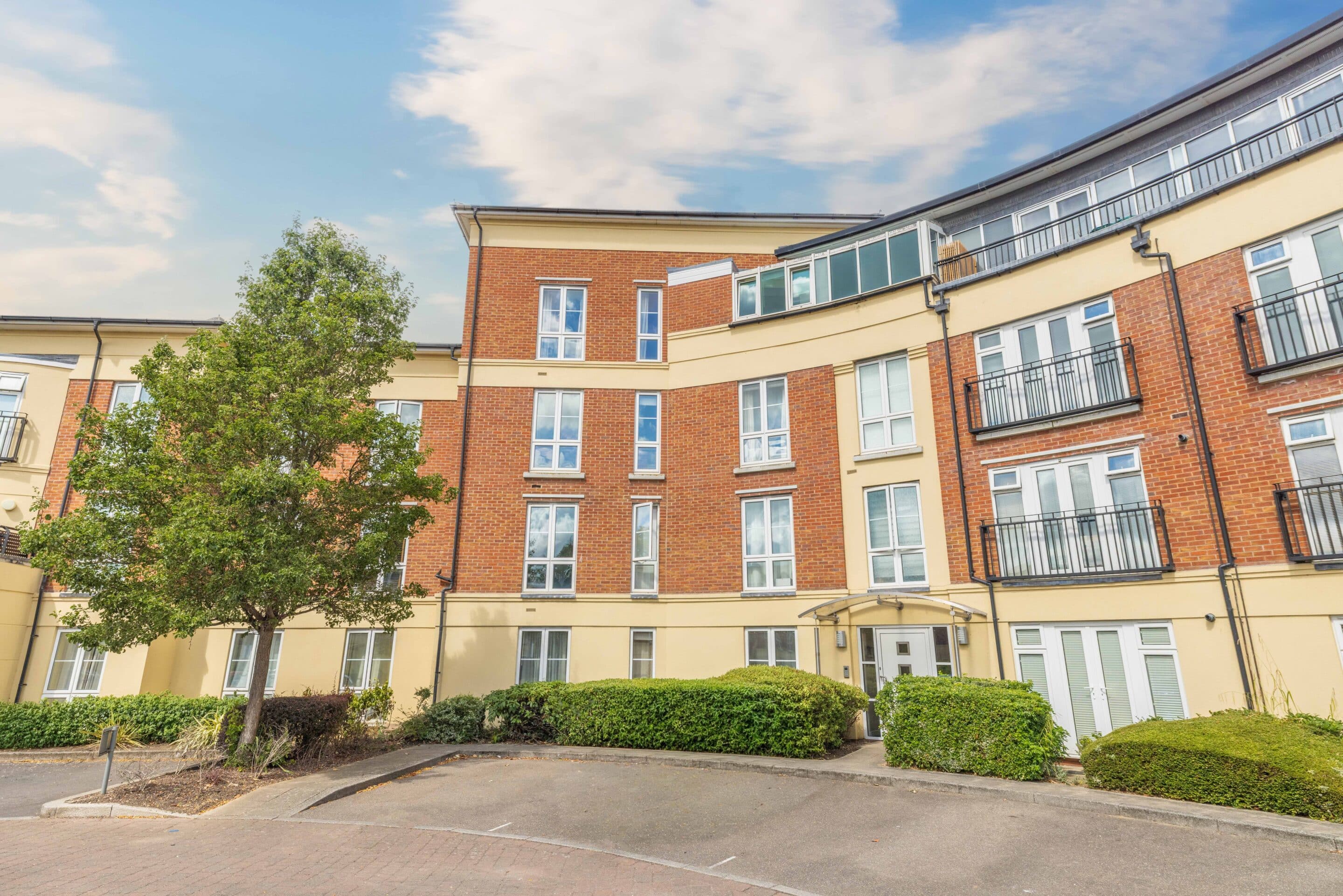 Flat Clarence Road in Windsor