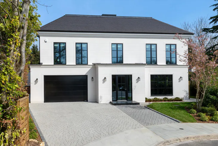 House Four Acres in Elmbridge