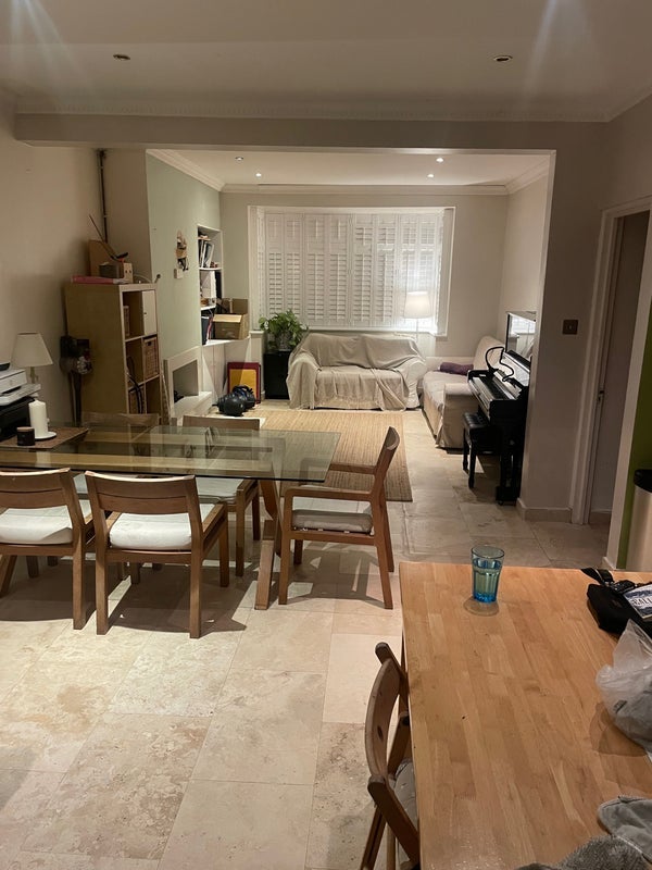 Room Abbotts Road in Greater London