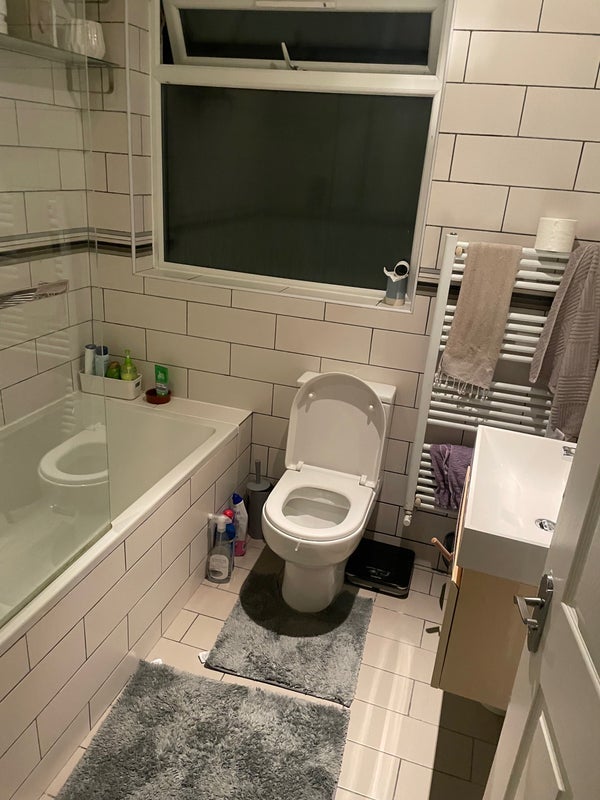 Room Abbotts Road in Greater London