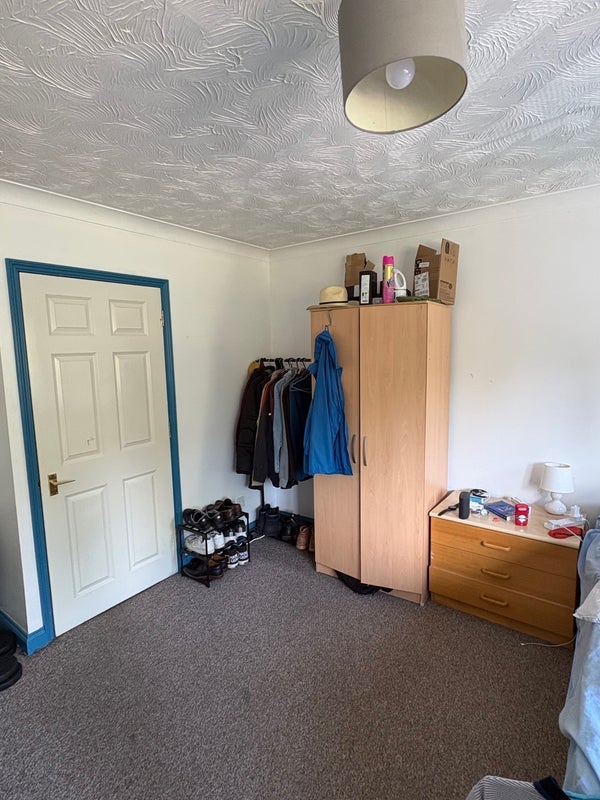 Room Castleview Close in Greater London