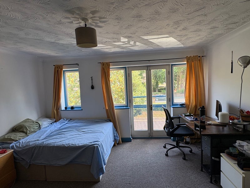 Room Castleview Close in Greater London