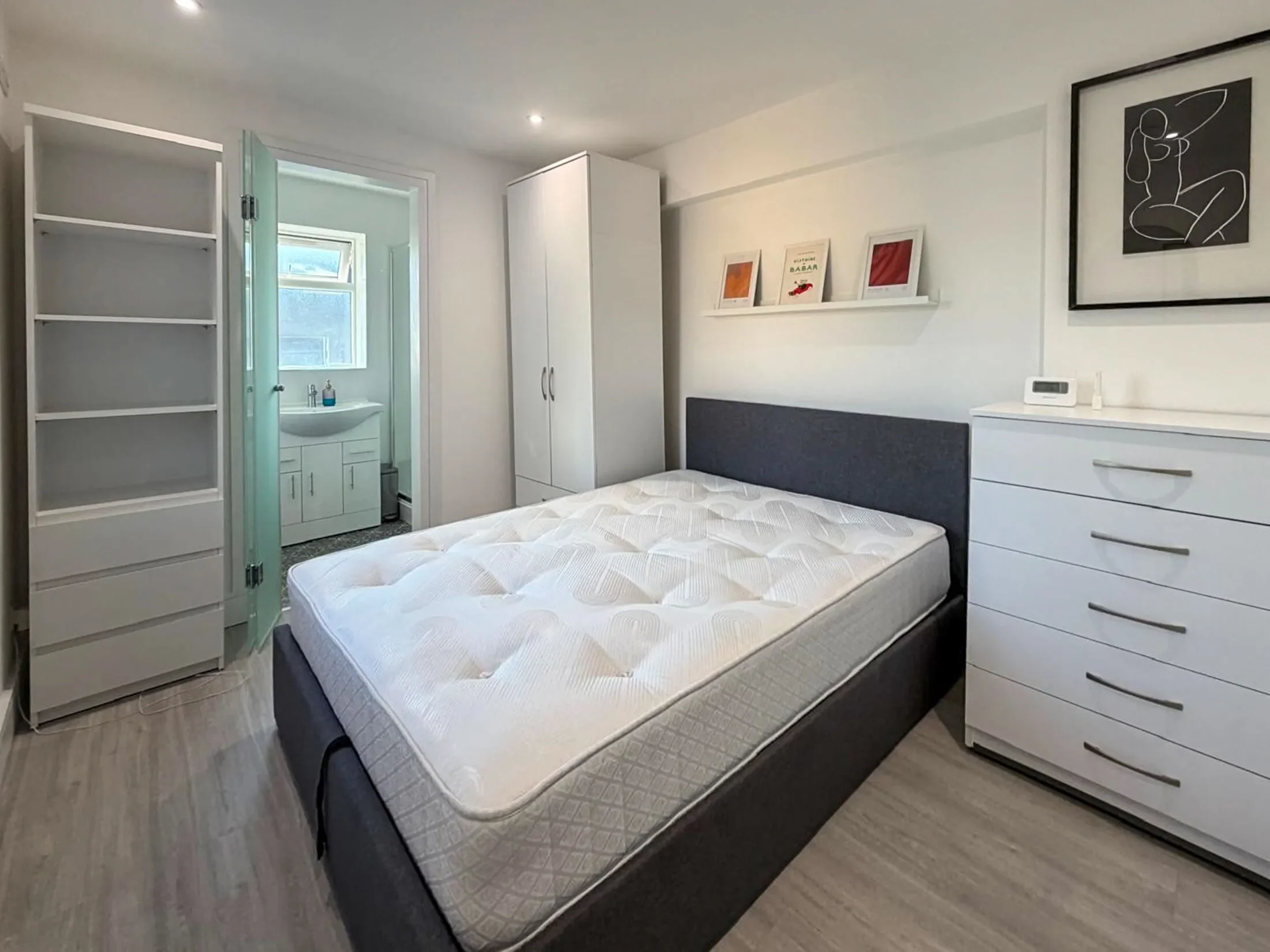 Flat Kramer Mews in Greater London