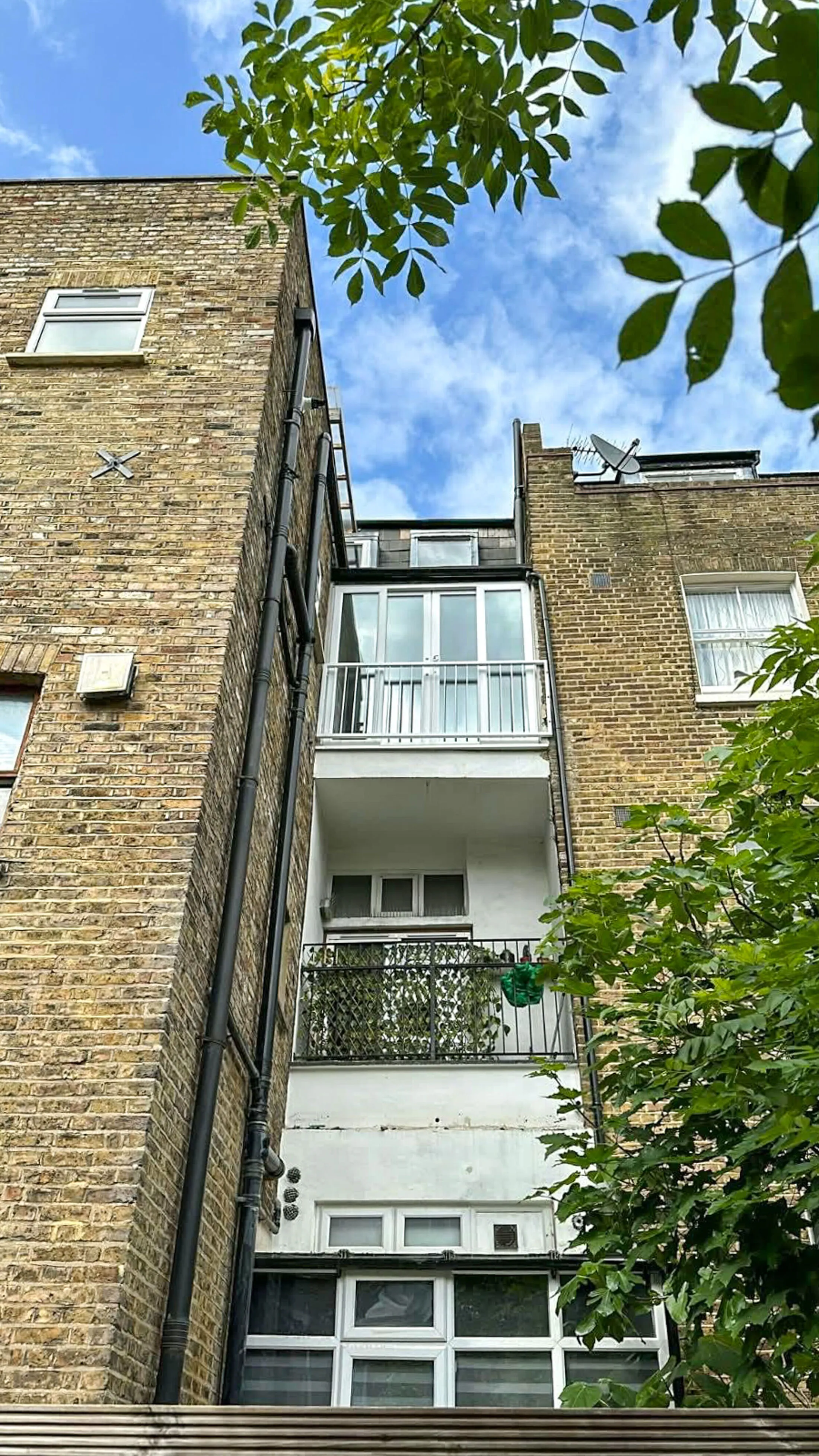 Flat Kramer Mews in Greater London