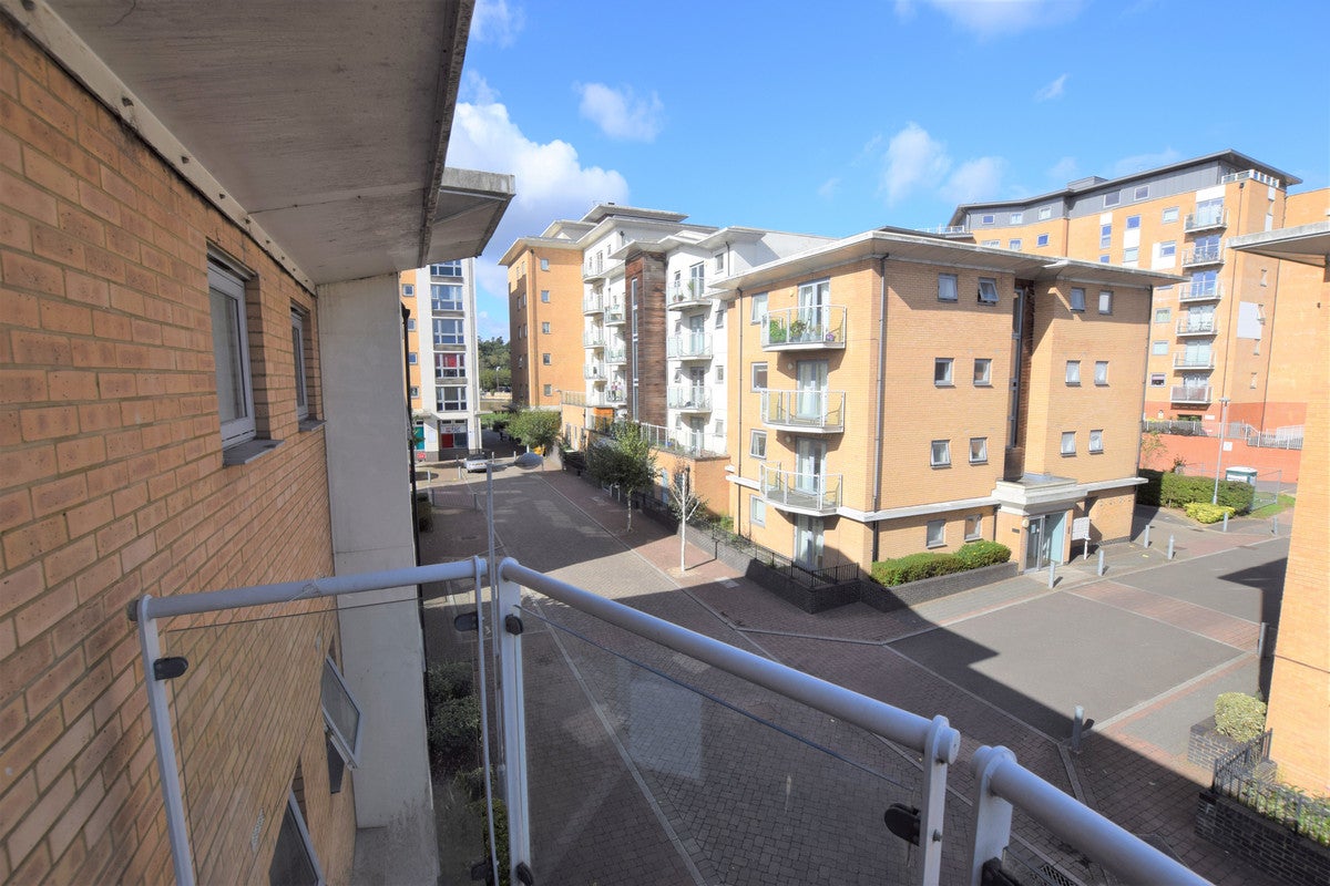 Flat Caelum Drive in Colchester