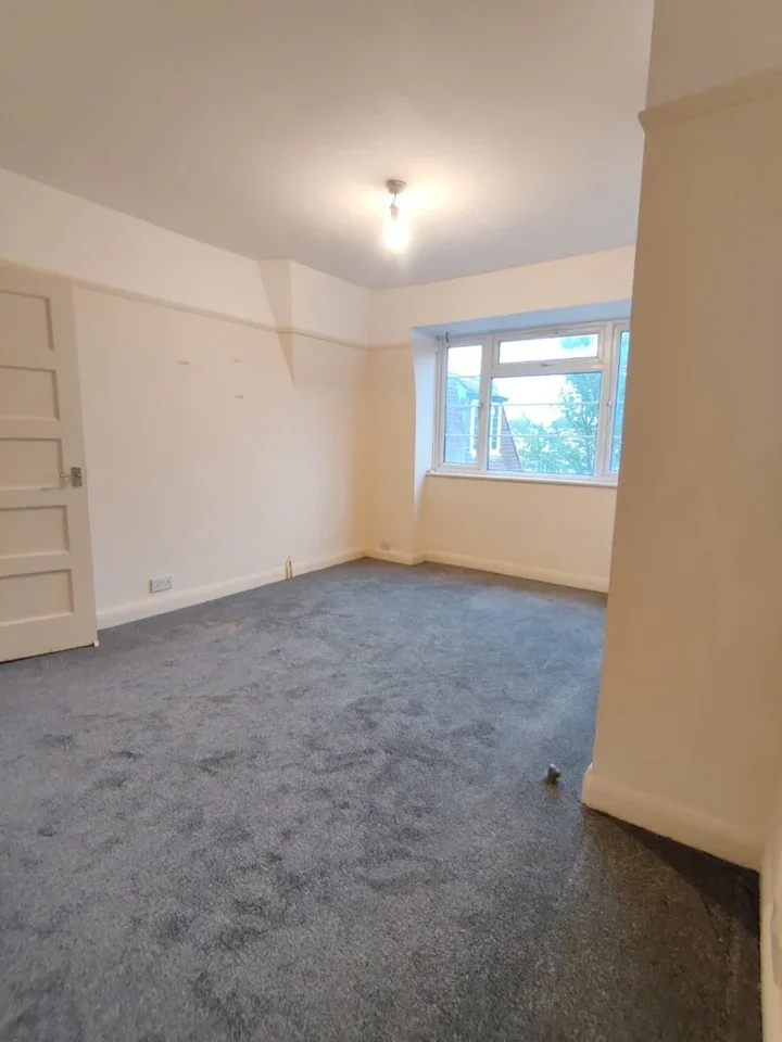 Flat Grosvenor Court in Greater London