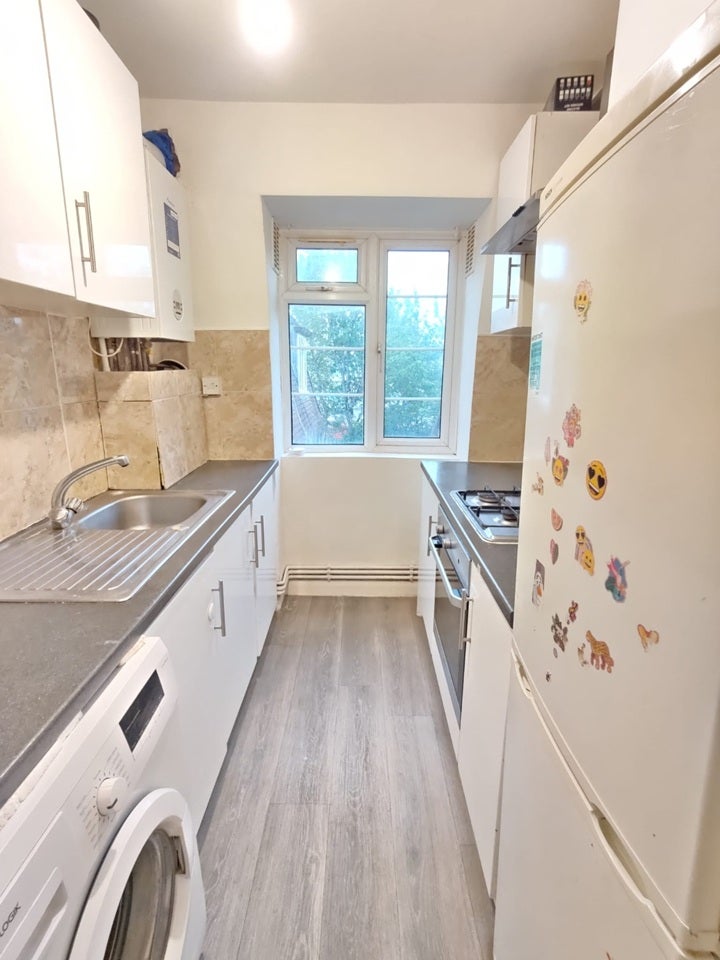 Flat Grosvenor Court in Greater London