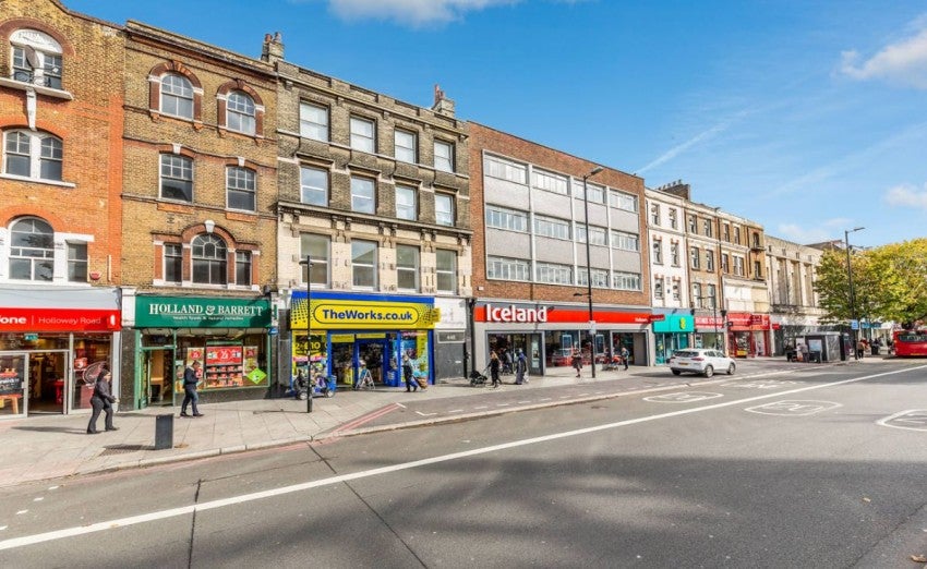 Flat Holloway Road in Greater London