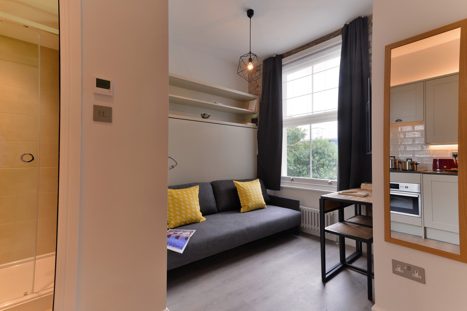 Flat Linden Gardens in Greater London