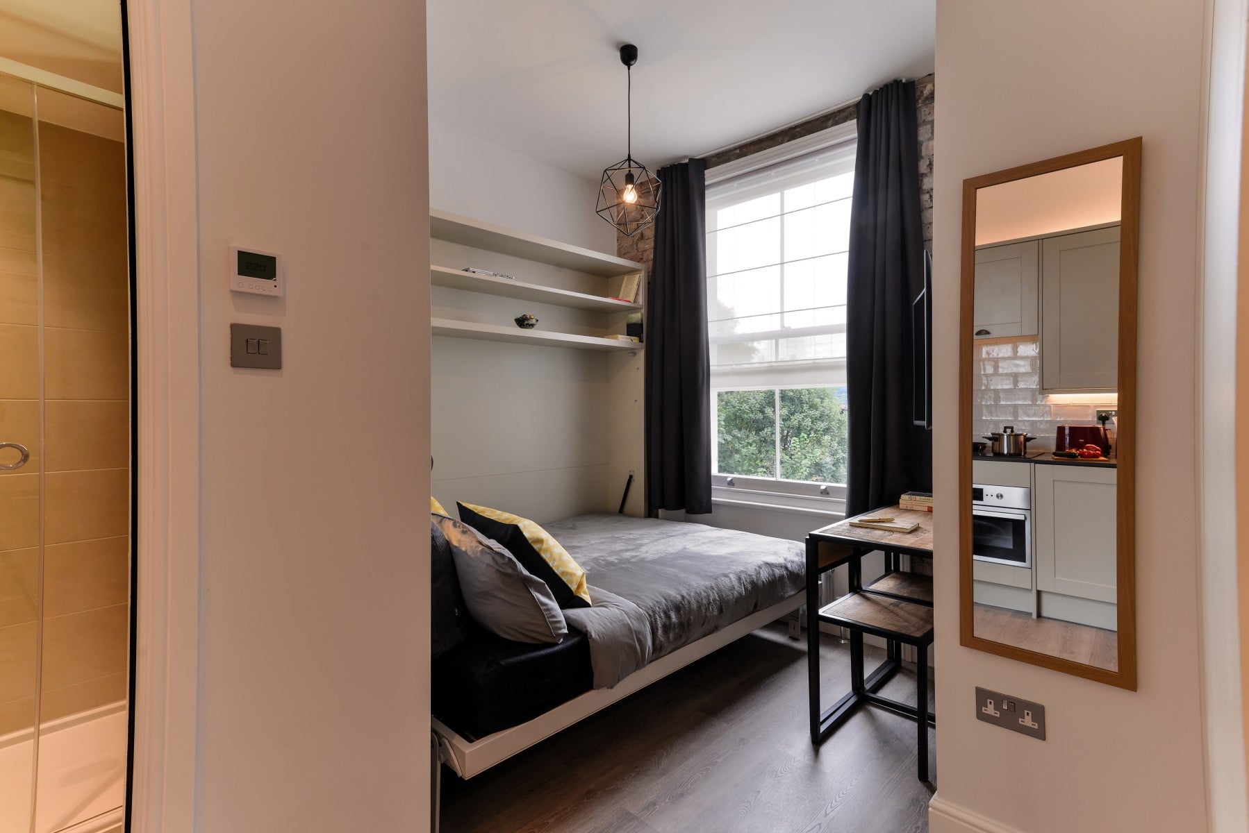 Flat Linden Gardens in Greater London